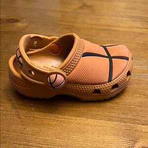 CROCS Kids Orange Basketball, RIGHT shoe, size 6